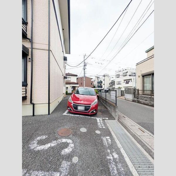 ロイヤルシャトー金子 駐車場