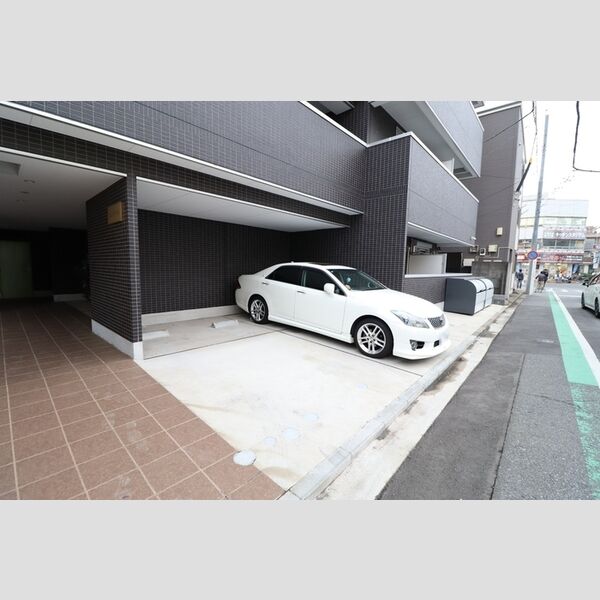 ニュートリノ要 駐車場