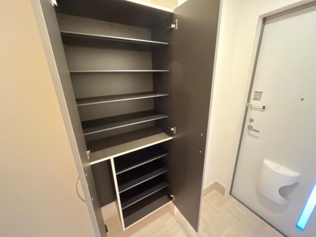 ジェメリ湘南 下駄箱