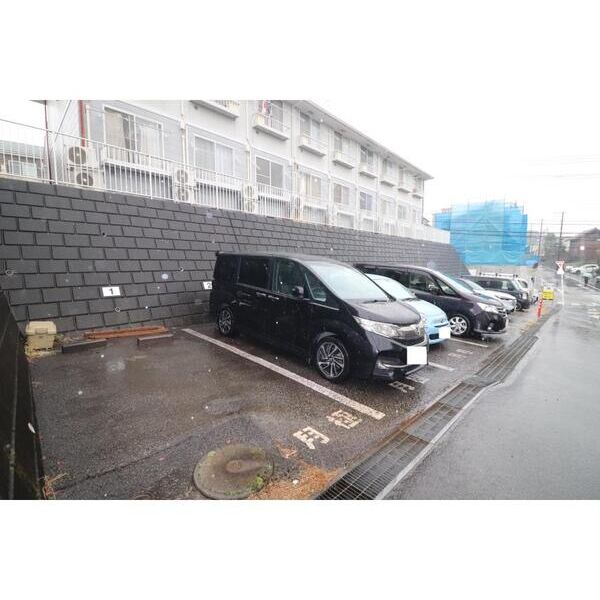 エステート亀ヶ谷109号室 駐車場