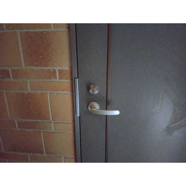 レジデンス中野105号室 玄関