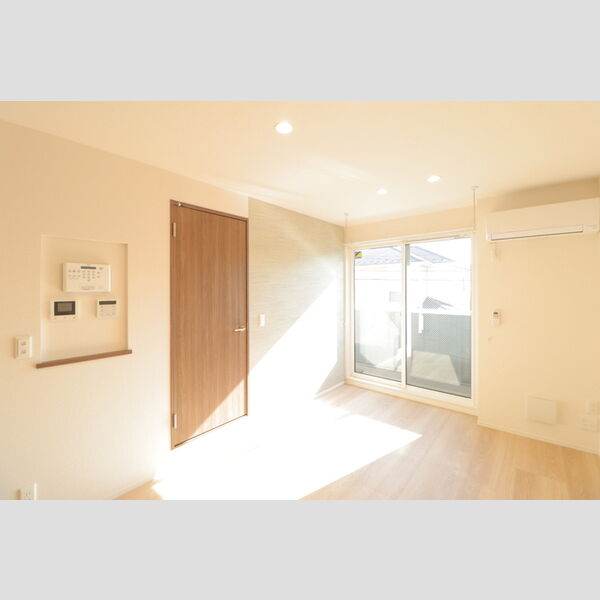 ルベルコート(RUBER COURT)201号室 リビング