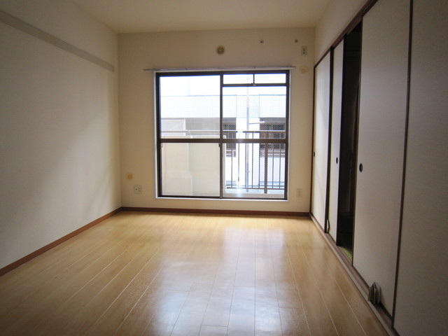 キャセイアークマンション0203号室 ゆったりした洋室です