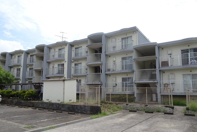 サンライズパレス0301号室 駐車場側　外観