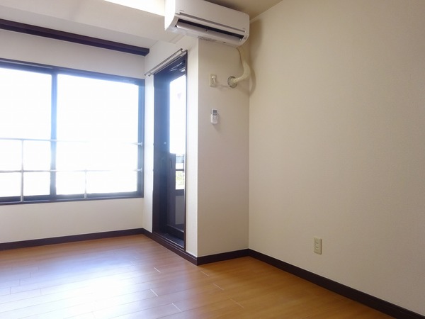 ラウム武蔵中原Ａ棟602号室 リビング