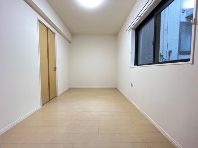 アンビシャス千葉城前202号室 洋室