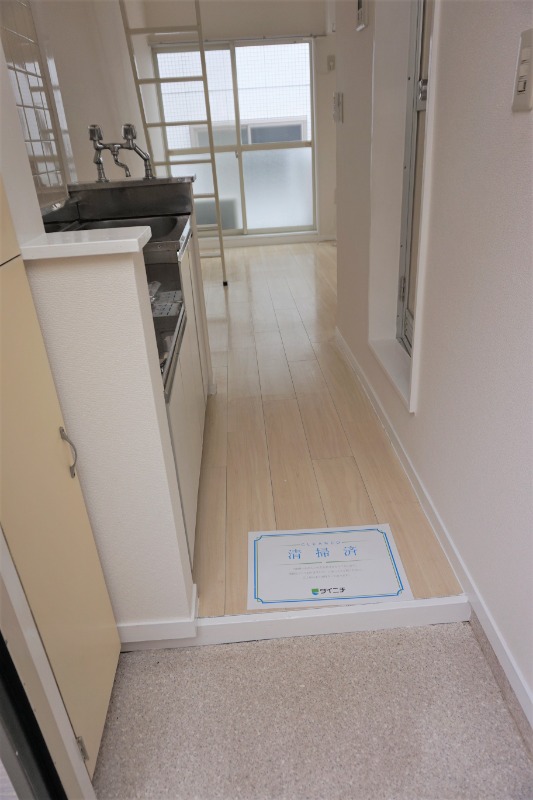 メゾン・ドモ(E-072)2階 玄関