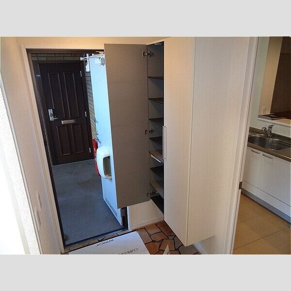 リビングタウンほたる野　B102号室 玄関