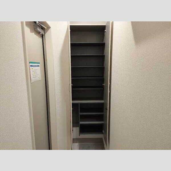 D-ROOM松木B105号室 玄関