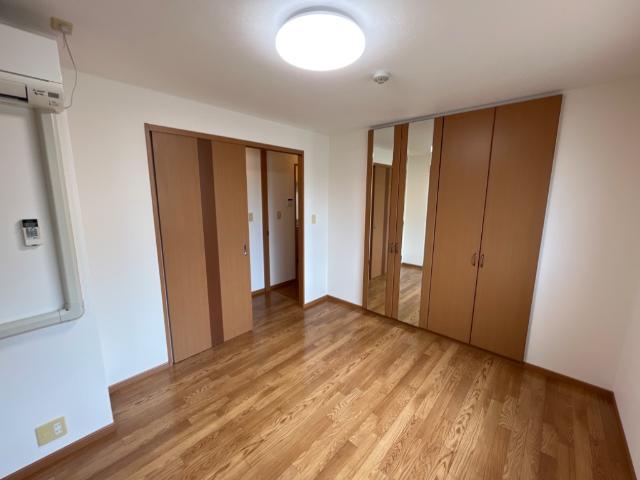 ガーデンヒルズNAKAYAMA壱番館110号室 北側洋室