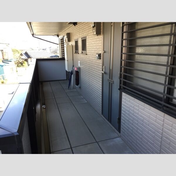 シャルマンソレーユ 2階玄関前共用廊下