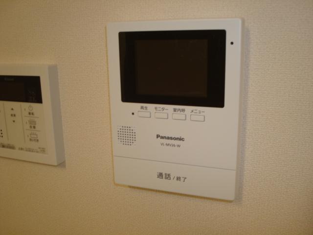 ミル　フルール103号室 カメラ付インターホン