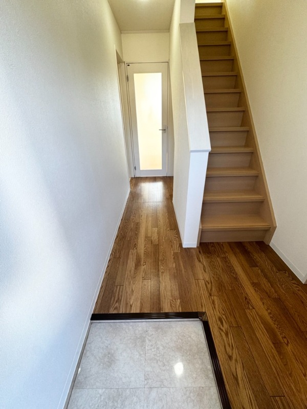 ウィリストン2階 玄関