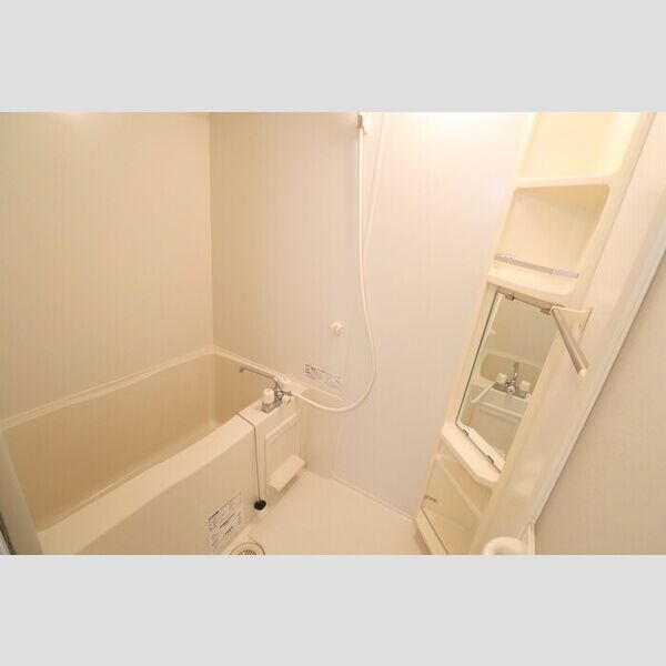 グランモア柳川C 浴室には浴室換気乾燥機がついています