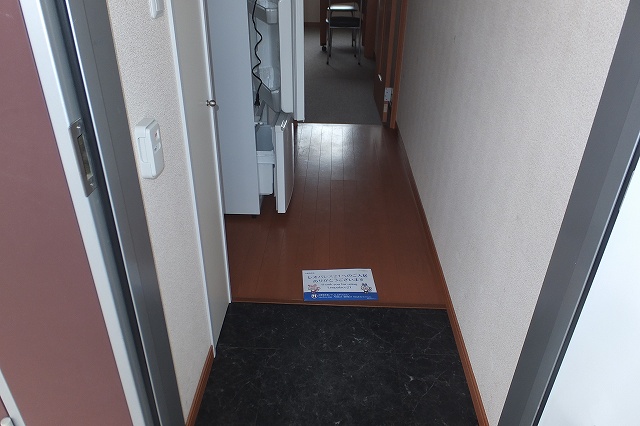 レオパレスキャノーラ103号室 玄関