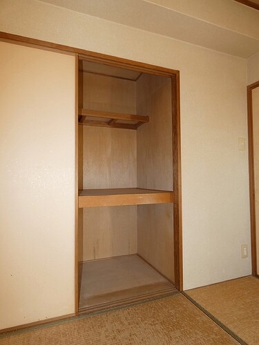 ライオンズガーデン大宮・大和田公園 押入（和室　約６.０畳　内装工事前）