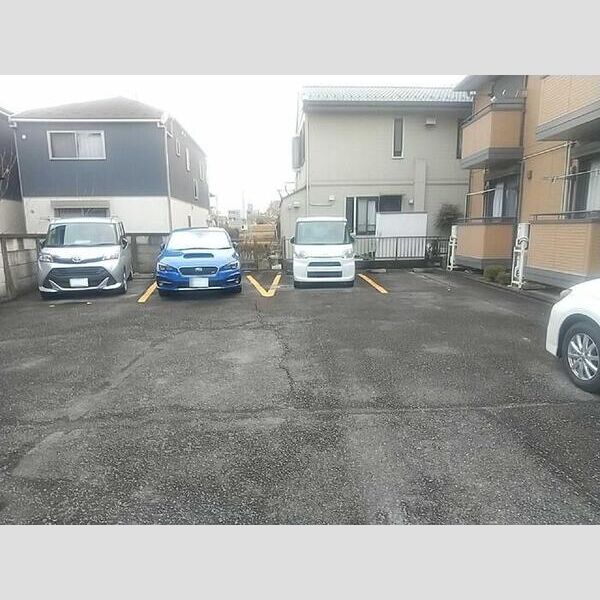 ハイツクラール 駐車場