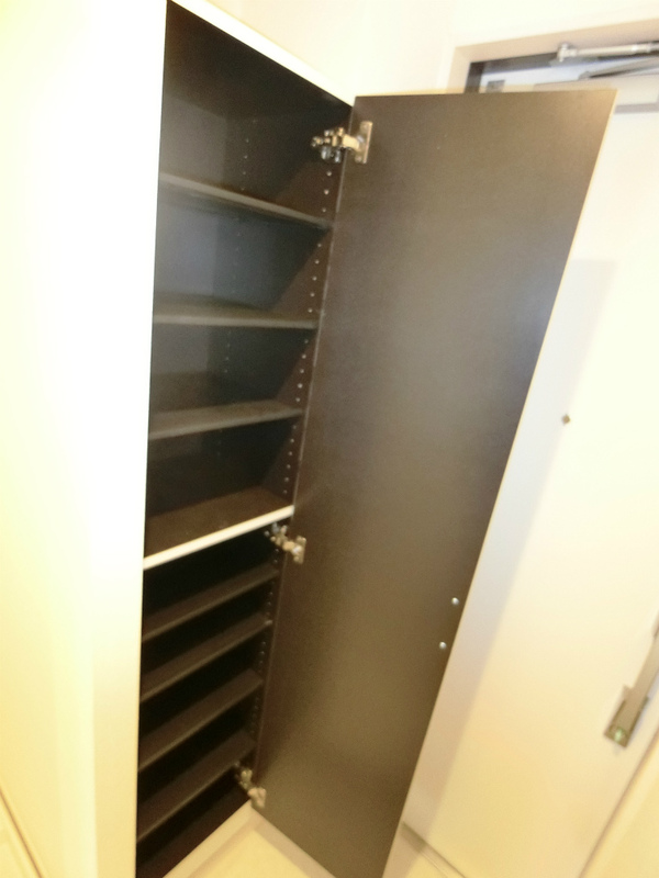 リブリ・ニューイースト2階 玄関