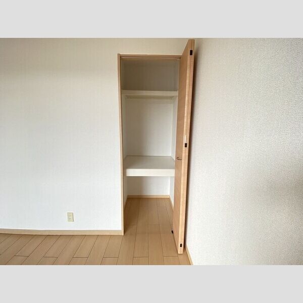 アーバンヒルズ201号室 収納