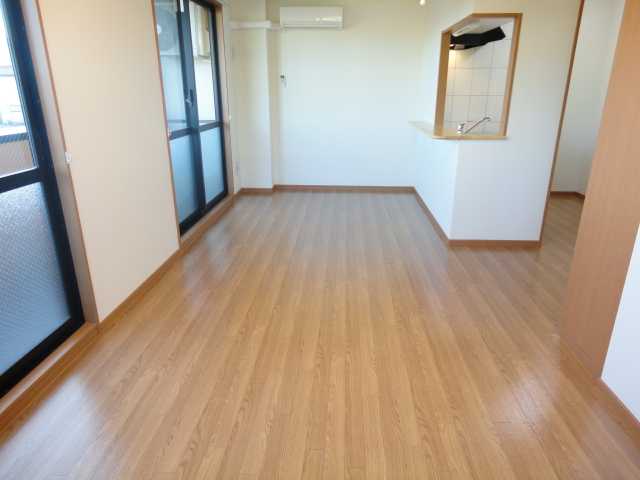 ＴＩＡＲＡ（ティアラ）101号室 リビング