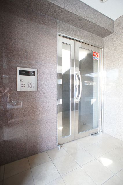 マリンパレス登戸0503号室 エントランスはオートロックです