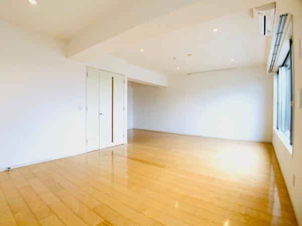 アパートメンツ東山 リビング