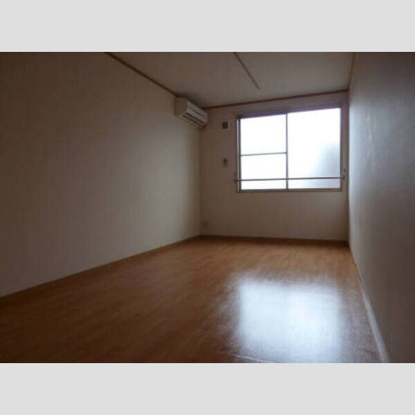 メゾンプランドール 二階、エアコン付の洋室