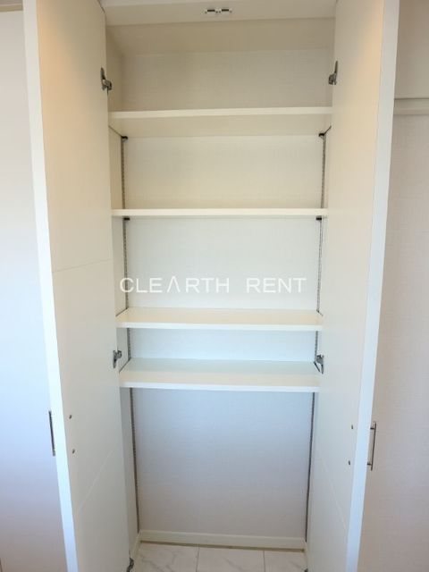 パレステュディオ文京根津13階 同タイプ別住戸写真となります。現況と異なる場合がございます。リネン庫の備わったパウダールームリネン庫の備わったパウダールーム