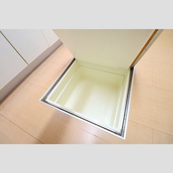 アヴェニール新川崎103号室 床下収納