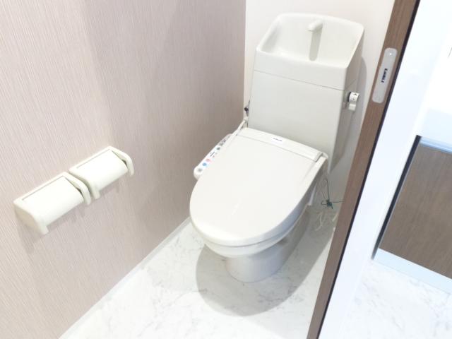 オーク　テラス106号室 シャワー付トイレ