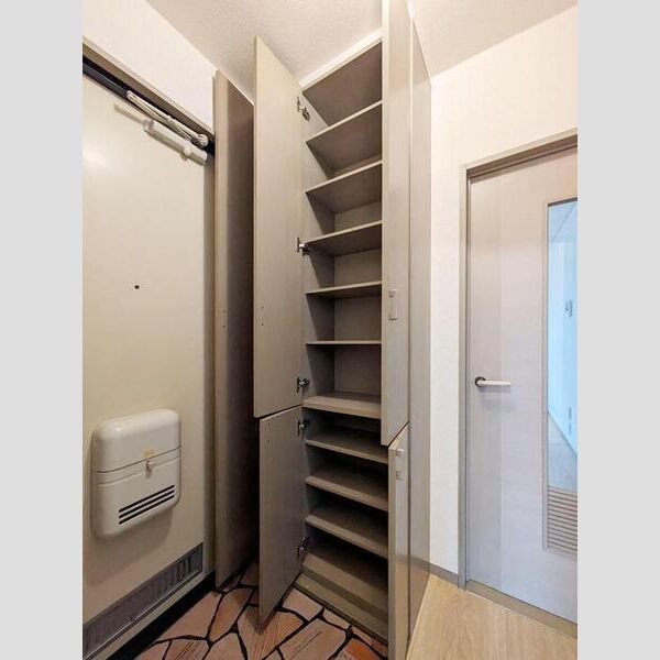 プリムヴェール　壱番館205号室 シューズボックス