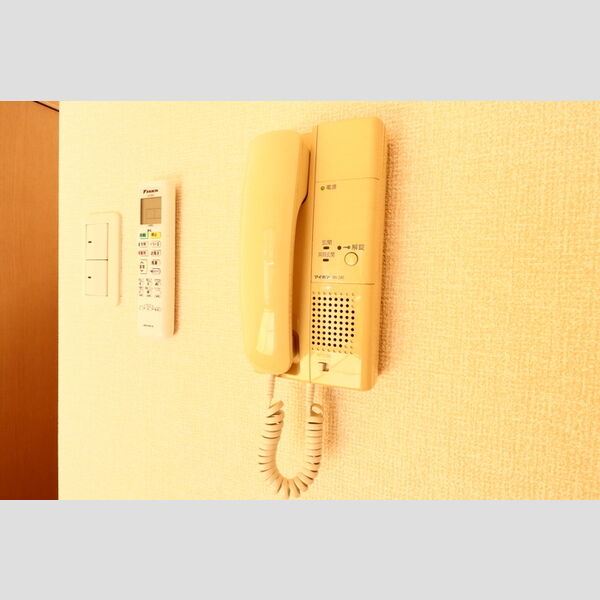 クリエール吉川105号室 インターホン