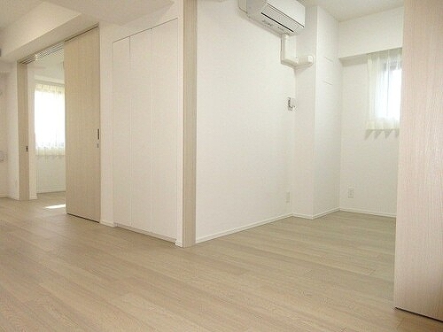 サンウッドフラッツ新宿四谷三丁目8階 リビングダイニング