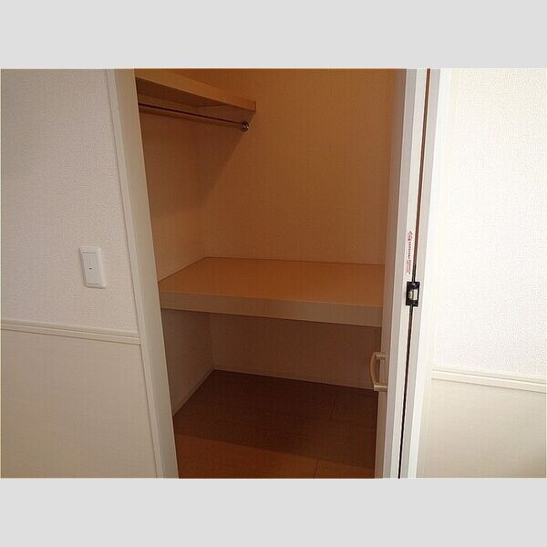 プレミアーレ301号室 ウォークインクローゼット