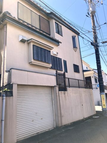 長沼町戸建４LDK 鍵付きシャッター付きのガレージで大切なお車やバイクを保管