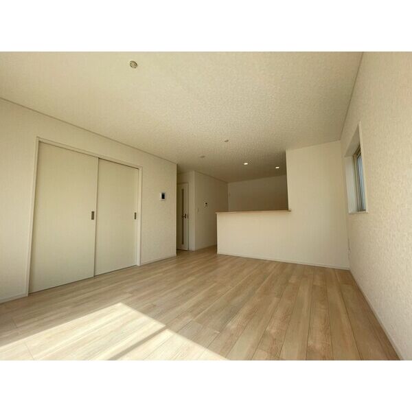 クレイドルガーデンさいたま市西区飯田新田第2　4号棟 リビング