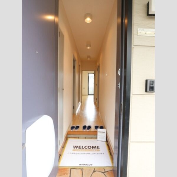 ローズ・ウッド105号室 玄関