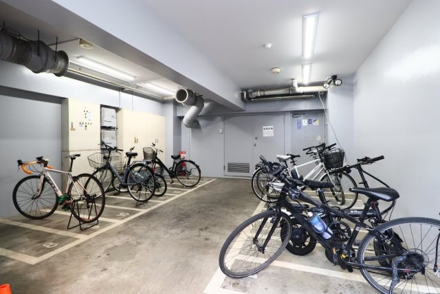 メゾンドール西荻窪3階 駐輪場