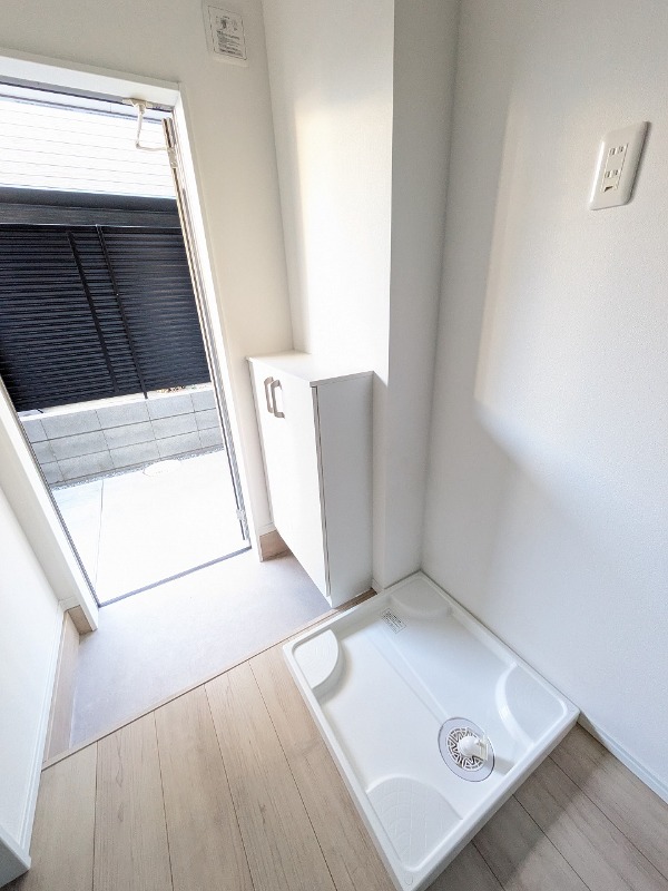 アリスワン南三咲(E-222)1階 玄関