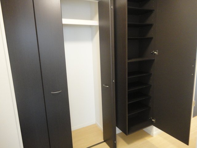 Ｂｌａｎｃ・Ｌｅｙｓｉｎ（ブラン・レザン） クローゼット・下足箱