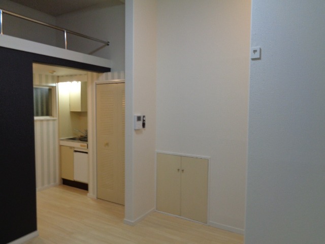 ローズアパート(Q-054D) リビング