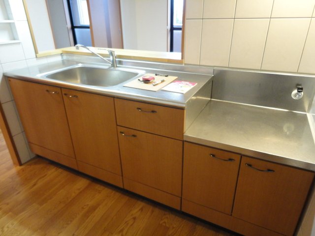 ガーデンヒルズNAKAYAMA壱番館106号室 キッチン