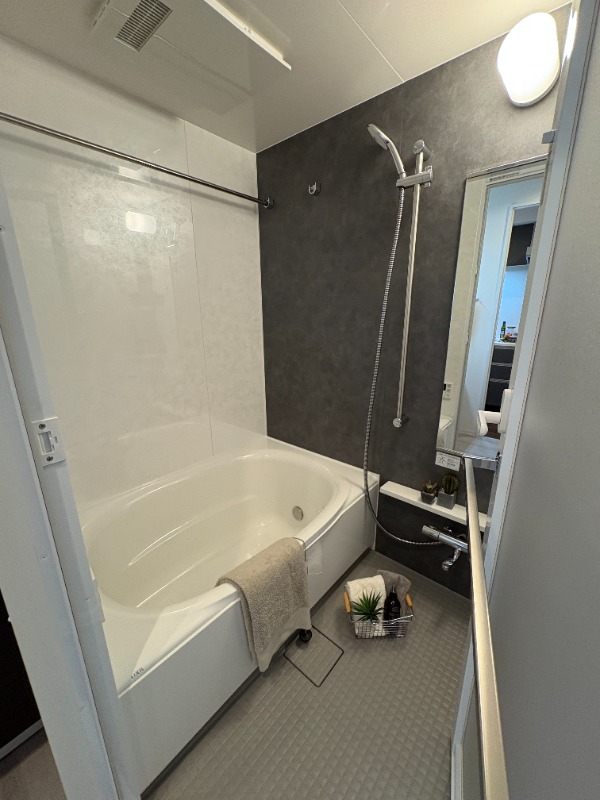 SUNBRIGHT OGIKUBO5階 ※写真は703号室（5号室は反転）