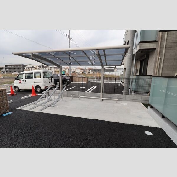 アヴァンス八潮B 駐輪場