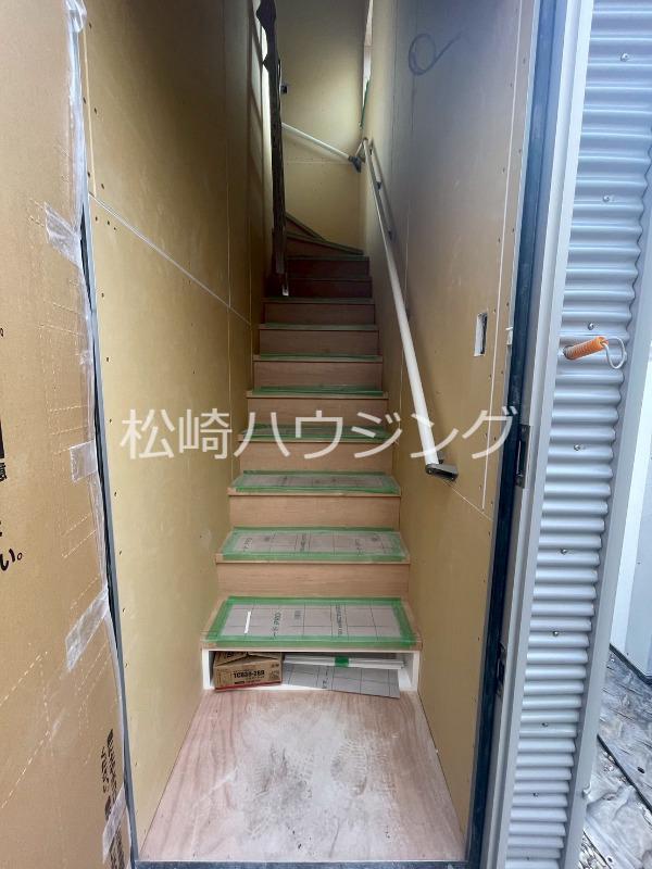 AW中野松が丘 玄関