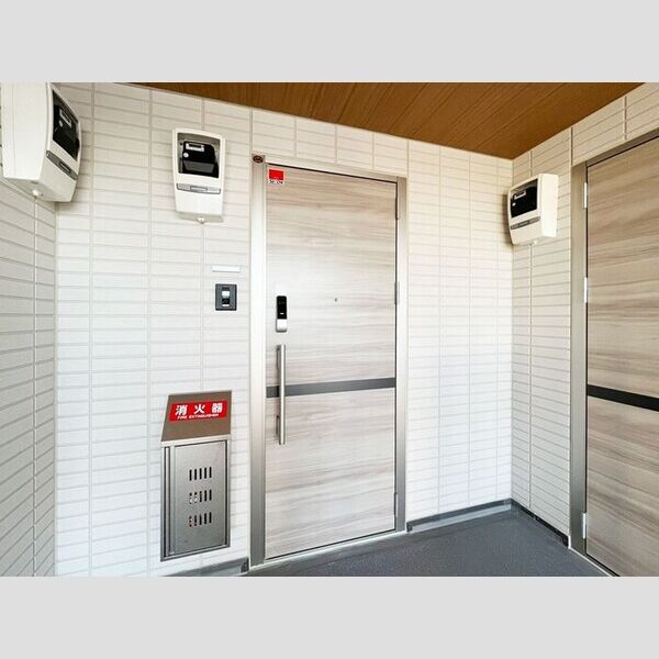 コンフォール古市場 ANNEX306号室 玄関ドア