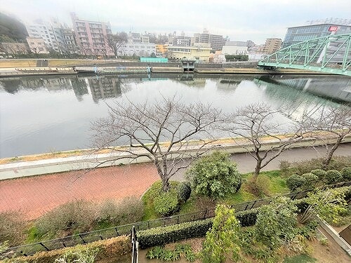 ヴェレーナシティ　パレ・ド・プラージュ4階 バルコニーからの眺望