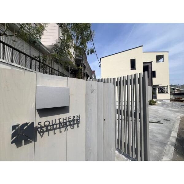 SOUTHERN　VILLAGE　I102号室 エントランス