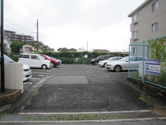 サンテラス湘南 駐車場