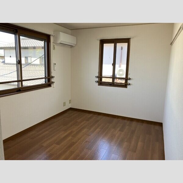 ヴィラ・ボヌール201号室 洋室